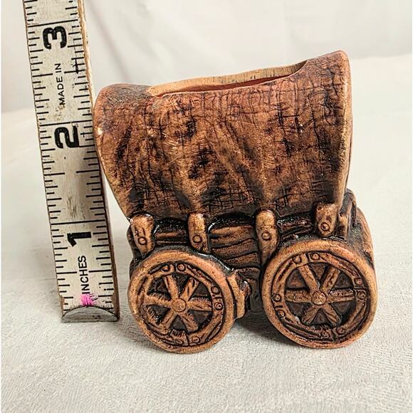 Vintage Ceramic Wagon Shaped Toothpick Holder 2 1/4" x 2 1/4" - Picture 6 of 6
